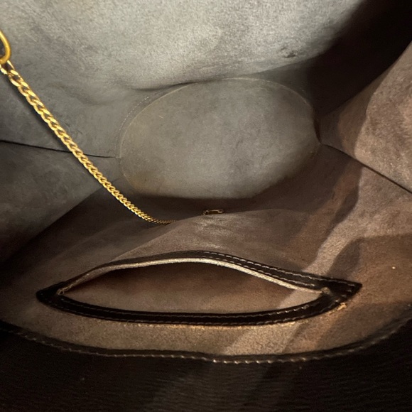 💎 Louis Vuitton Black Epi Cluny Shoulder Bag 💎 - Picture 9 of 12